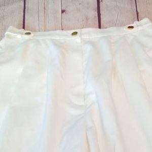Burberry NWT Vtg white shorts. Size 6